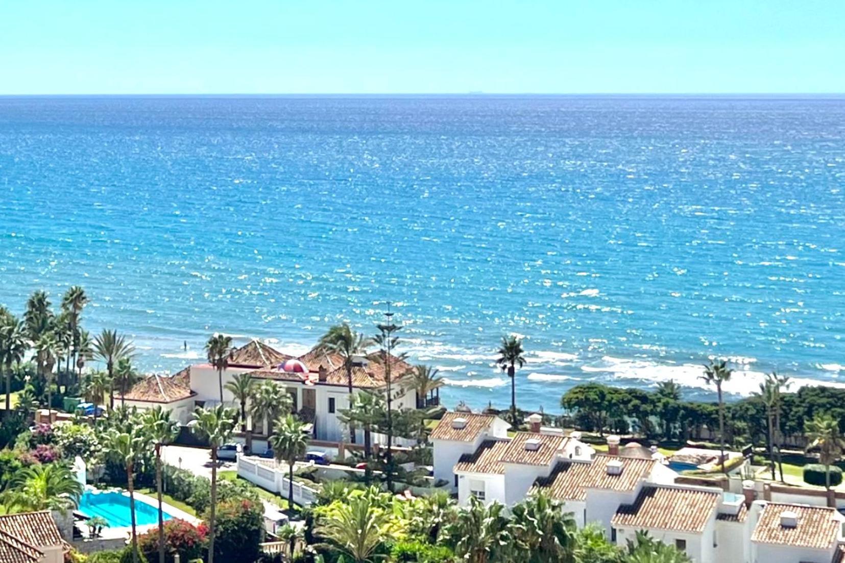 Marbella Beachfront - Beachside Apartment With Stunning Sea Views エクステリア 写真